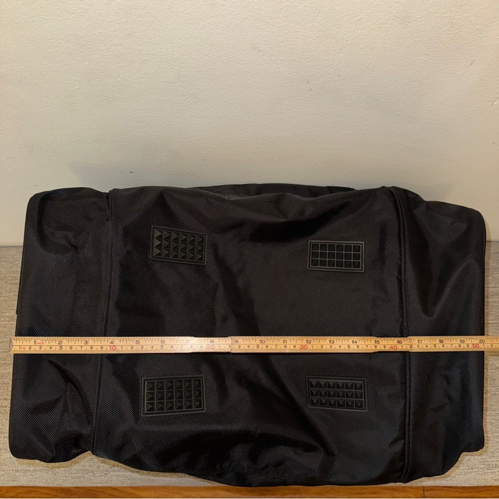 Chicago Bulls Duffle Bag - Picture 10 of 12